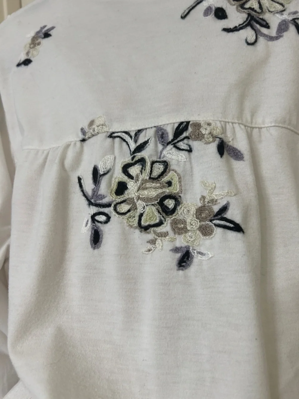Hope Springs Embroidered Floral Button Front Shirt in Neutrals Abalone Buttons L - Picture 10 of 12